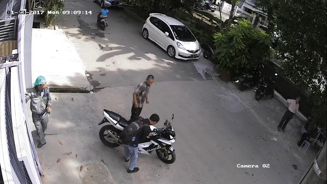 Ada Yang Naik Motor Ninja Jatuh Terpeleset Gara Gara Lihat Cewe