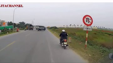 Pha drift thần thánh của xe tải giúp tránh tai nạn kinh hoàng