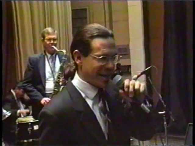 KURT ELLING "DOODLIN" w/ CHICAGO JAZZ EXPRESS - Live @ Cook County Jail -1993 auf YouTube ansehen KURT ELLING "DOODLIN" w/ CHICAGO JAZZ EXPRESS - Live @ Cook County Jail -1993 auf YouTube ansehen