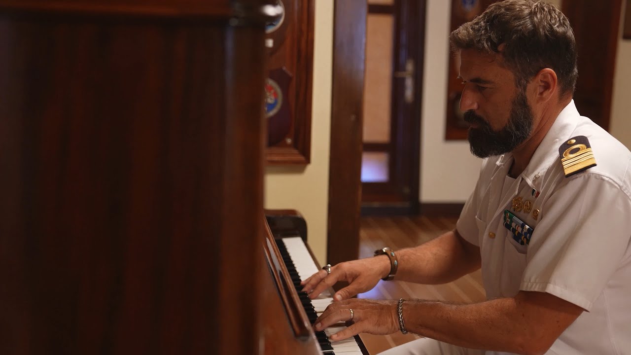 Nave Amerigo Vespucci nelle acque della Sardegna