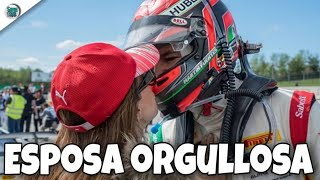 JACKY BRACAMONTES OBSERVA ORGULLOSA COMO SU ESPOSO MARTÍN  FUENTES GANA UNA CARRERA
