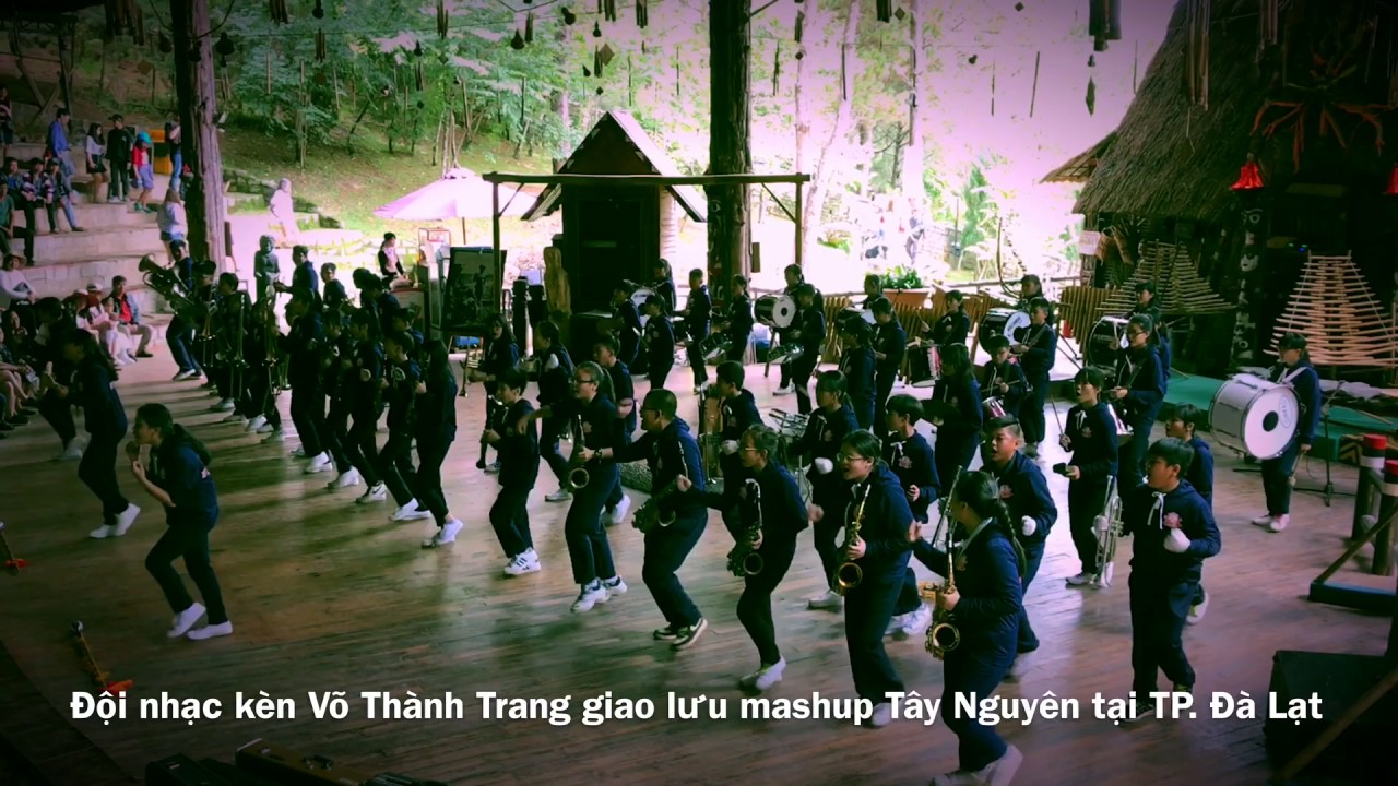 Đội nhạc kèn Võ Thành Trang giao lưu mashup Tây Nguyên tại đồi Mộng Mơ Đà Lạt 2017