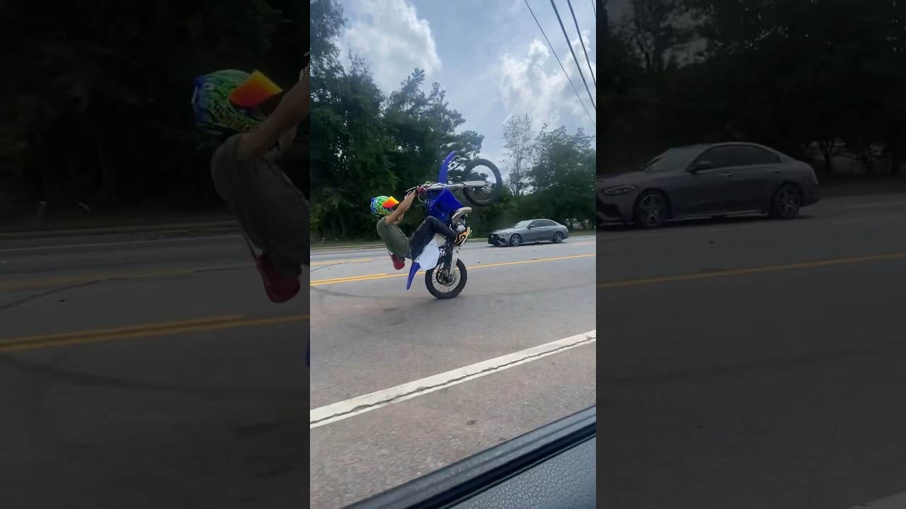 Is yz125 easiest bike to wheelie ⁉️😮‍💨 bikelife bikestunts dirtbike