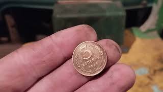 нашёл клад старых монет в гараже и 2 медали