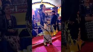 goyangan sinden yang bikin ngilu