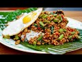 泰式打拋雞肉飯，上桌了！Thai Holy Basil Stir-fried chicken with rice (pad grapao gai)