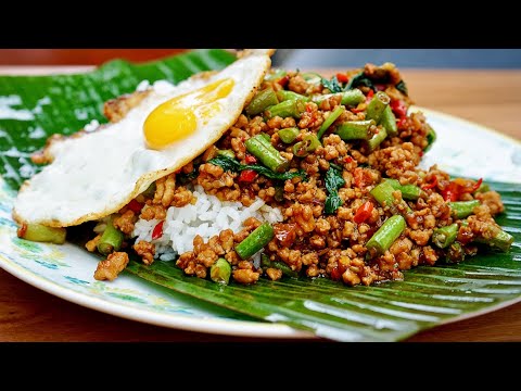 泰式打拋雞肉飯，上桌了！Thai Holy Basil Stir-fried chicken with rice (pad grapao gai)