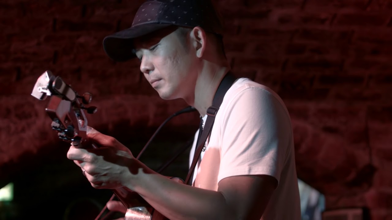 Jake Shimabukuro While My Guitar Gently Weeps Live At The Cavern 