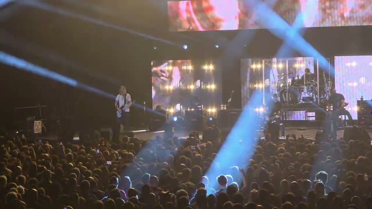 Alter Bridge - Addicted to Pain live from Motorpoint Arena, Nottingham 