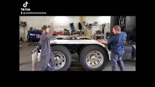 #Hogebuilt Full Fenders on a 2022 KW W900L #chromeshop #swanksandsonschromeshop #diesellife #viral