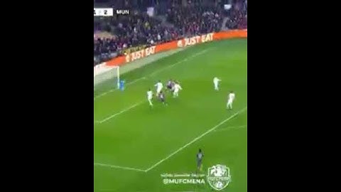 Barcelona are level 2-2 Not clear if the goal is by lewandowski or Raphinha