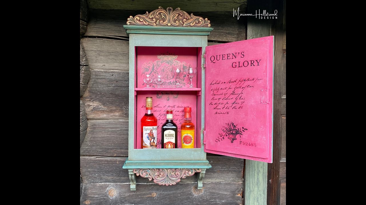 Transfer (overføringsmotiv) på innsiden av et barskap