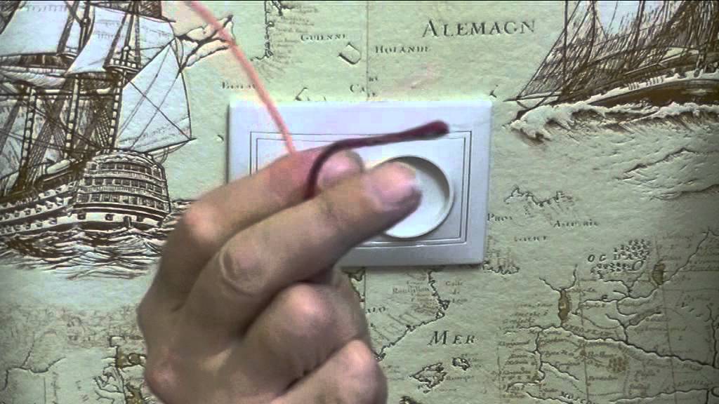 Как проверить напряжение в розетке? - YouTube