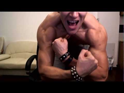 Logan flexing on cam