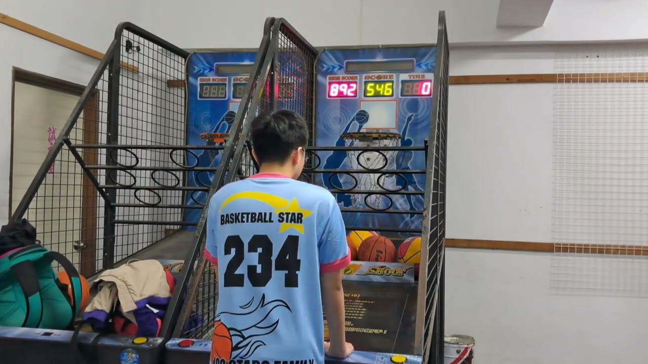 快兩年沒投的瘋狂射手投籃機與999分有多少距離（190秒3種球各2顆）