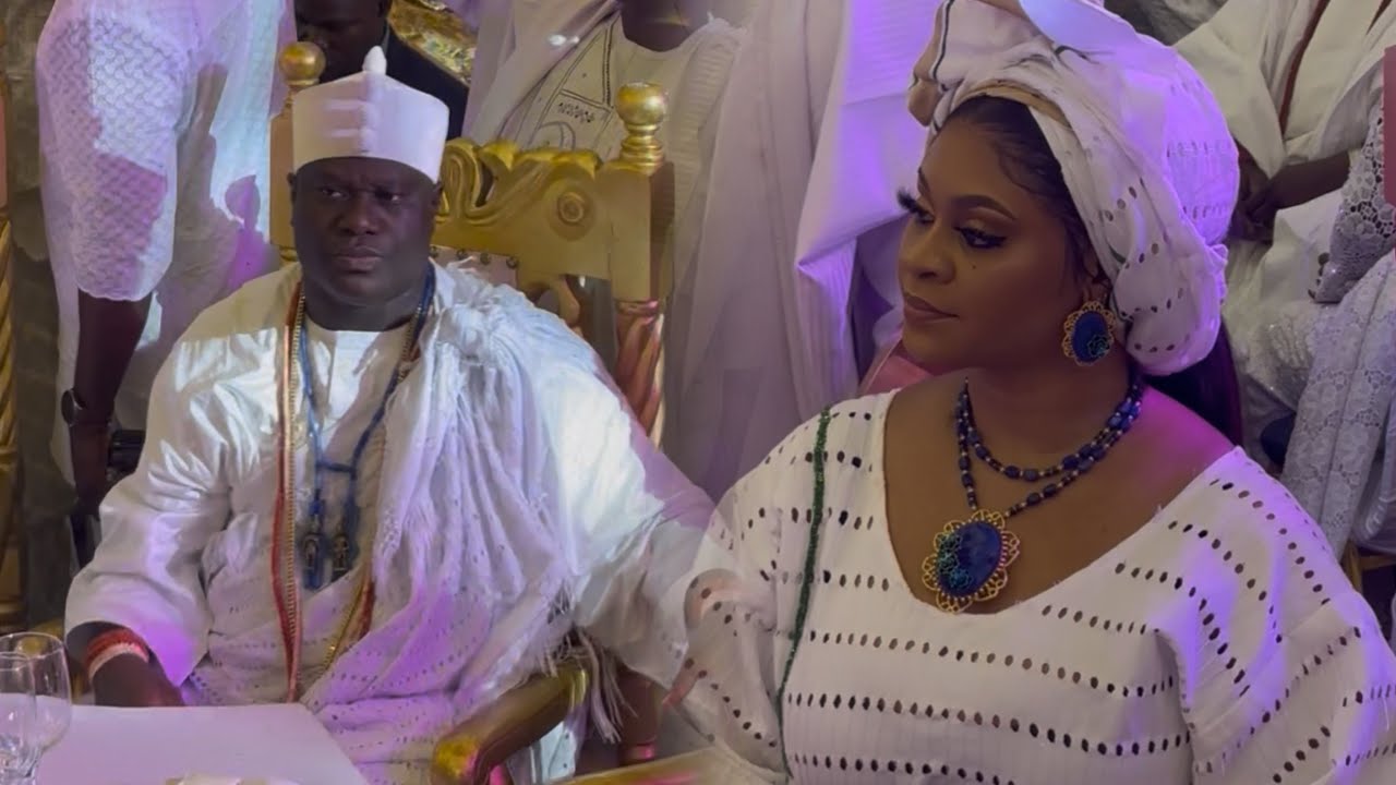 SEE HOW OONI OF IFE IFE ARRIVE WITH HIS TWINS MOTHER OLORI TEMITOPE AT HIS 51ST BIRTHDAY CELEBRATION