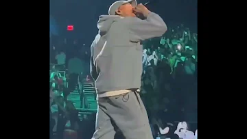 Usher brings out Chris Brown last night " you are a legend " ~ October 15, 2022