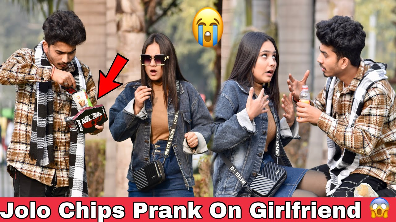 JOLOCHIPS PRANK😱GONE EMOTIONAL 😭 || ये मैंने क्या कर दिया🥺|| On Public Prank