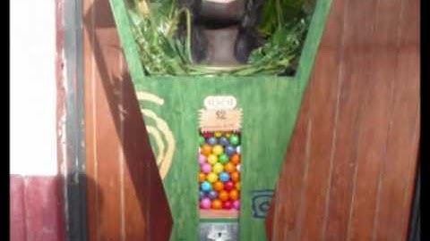 Wow Wee Chimpanzee animatronic vending.