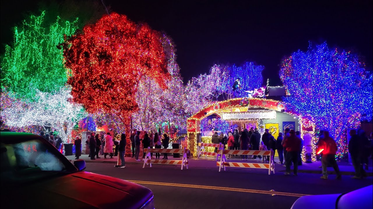 🇺🇲 785,800 Christmas lights setup at this property in Livermore