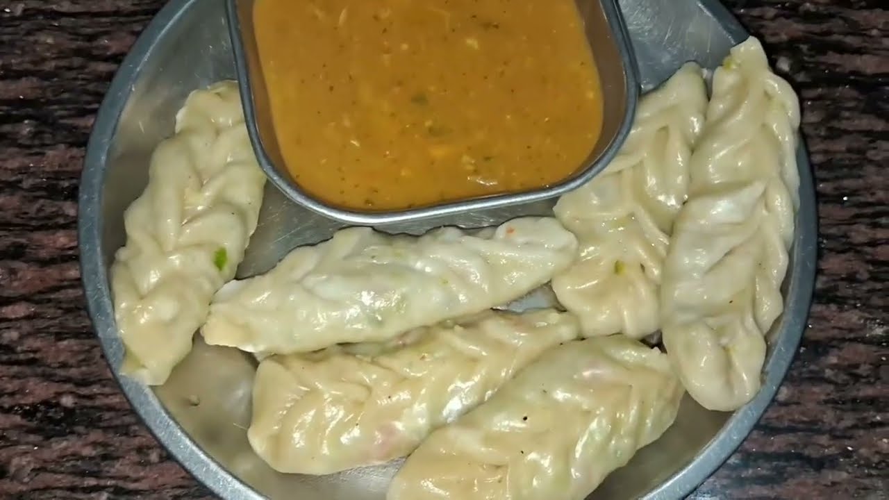Veg Momos Recipe-बाज़ार जैसे सॉफ्ट मोमोज बनाए कढाई में-Momos Recipe-मोमोज की लाल तीखी चटनी भी सीखें