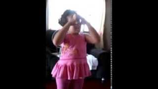 Maria Eduarda Ensinando A Dançar Bale