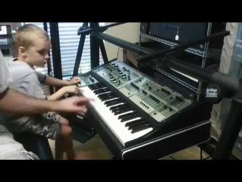 Roland SH-7 Synthesizer used a "Spaceship" by 4 year-old