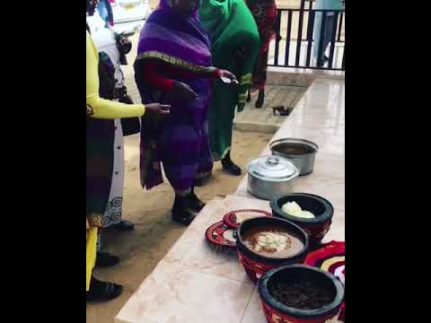 كرم اهل دارفور لي الفنانة ندي القلعة بمطار نيالا