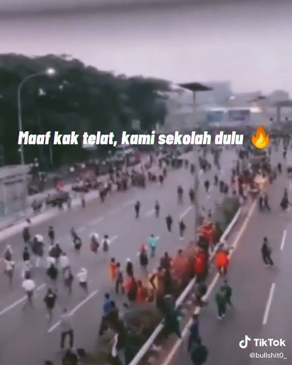 Stm: maaf ka kami telat sekolah dulu