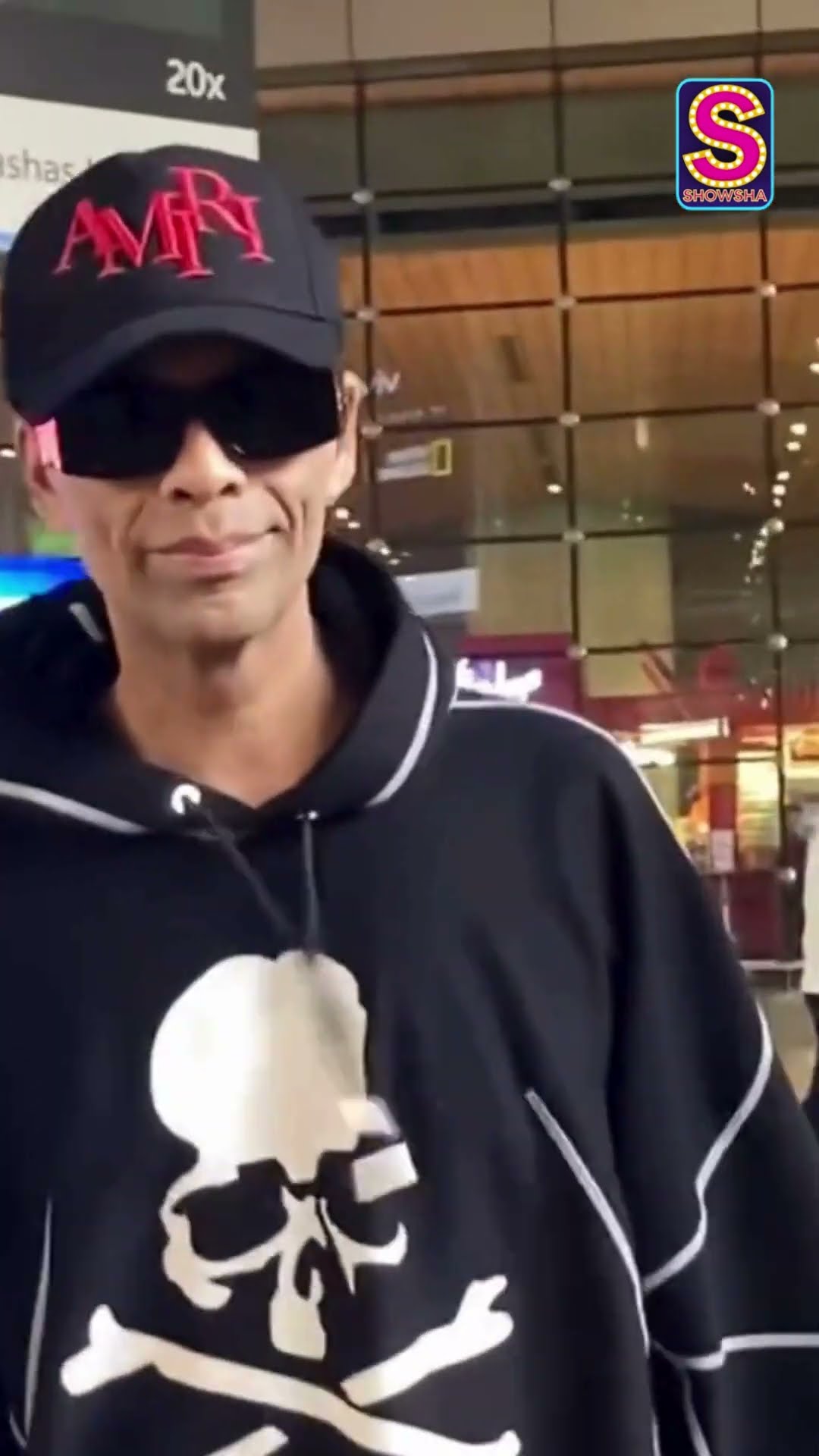 Karan Johar Spotted At Airport In Dope All- Black Outfit | N18S #shorts #viralvideo #news18
