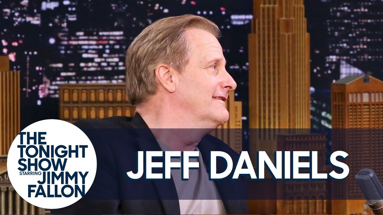 Jeff Daniels Reacts to Kendall and Kylie Jenner's 