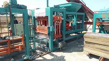 QT5-15 automatic block making machine to produce blocks by vibration and hydraulic pressure.
