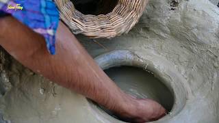 Amazing Bamboo fishing trap &amp; Clay pot by A Fisher man