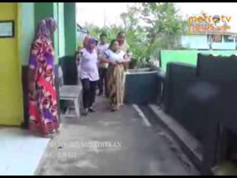 Give a Birth Scene on 'Dukun Beranak' Indonesian Movie Doovi Give a Birth Scene on 'Dukun Beranak' Indonesian Movie Doovi