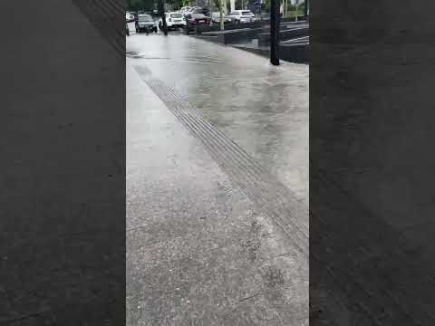У Дніпрі через зливу затопило вулицю Короленка