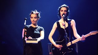 PJ Harvey & Björk cover the Rolling Stones' '(I Can't Get No) Satisfaction' at the BRIT Awards 1994