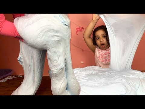 تحدي أكبر سلايم فلفي في العالم 8 علب رغوة صار أخف سلايم في العالم 1GALLON OF SUPER FLUFFY SLIME