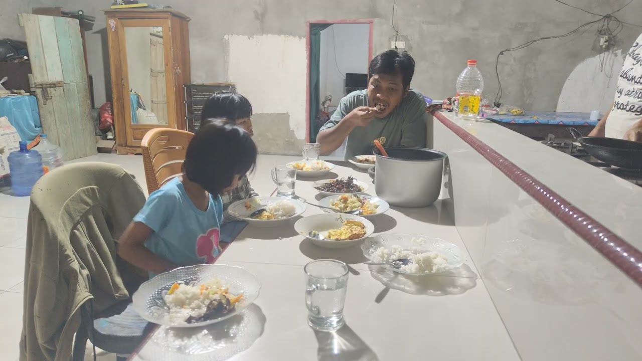 Sahur ke-9, bersama Nawa, Anda, mama dan tuan rumah 😀😀