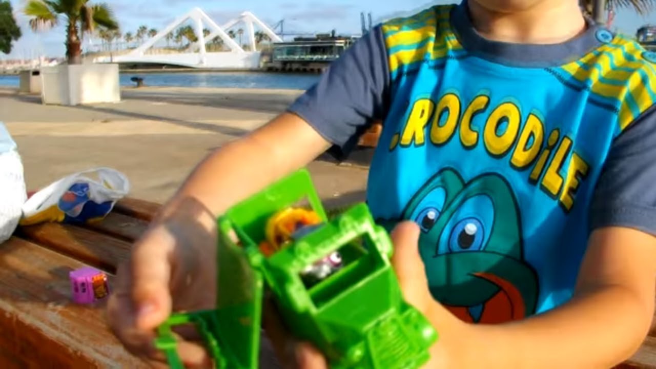 НИКОЛЯ открывает ZOMLINGS Игрушки ЗОМБИ