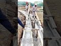 不思議なほど満足感がある長いコンクリート水路の水平出しの技術：シンプルだが効果的　手作業で完璧な排水路を作る方法