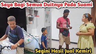 SEMUA HASIL JUAL KEMIRI SAYA BERIKAN PADA SUAMI...SENANG SEKALI DIA