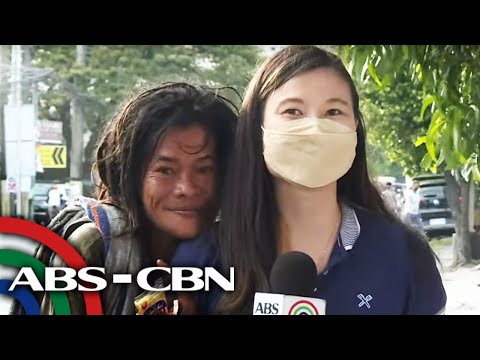 VIRAL: ABS-CBN reporter niyakap ng palaboy habang nag-uulat | ABS-CBN News