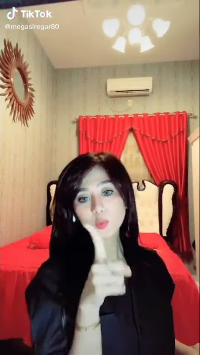 Kaka pake kacamata cantik bngt...colmek