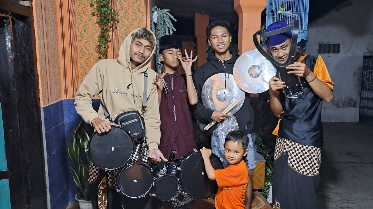 BOSS MAONG REMAS REVYUOW  PERALATAN BARU APA YA..........?