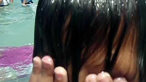 " M@3Vas F!rsT tYm ev@ W!v ConfiD3nT Go!nG UnD3r De WaTeR!