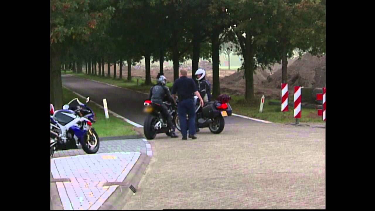 Blik op de Weg OFFICIAL Fragment Motor maakt wheelie; rijbewijs wordt ingevorderd YouTube Blik op de Weg OFFICIAL Fragment Motor maakt wheelie; rijbewijs wordt ingevorderd YouTube