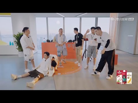 岳云鹏蹦迪姿势太搞笑，孟鹤堂秦霄贤直接累趴下了  | 德云斗笑社S2