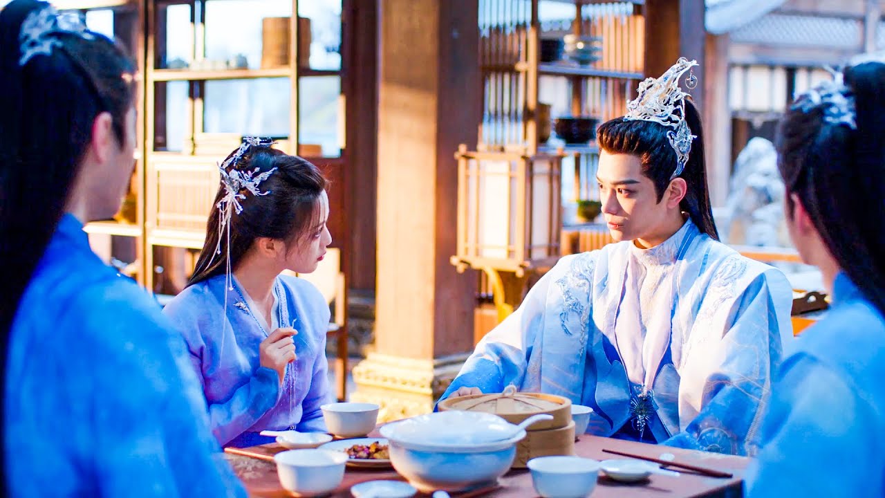 Основные навыки кулинарии Бога очень плохие, но Золушка чувствует тепло дома!