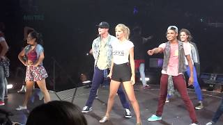 22 - Taylor Swift - Red Tour - August 24, 2013