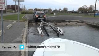 How to Trailer a boat out of the water How to Trailer a boat out of the water
